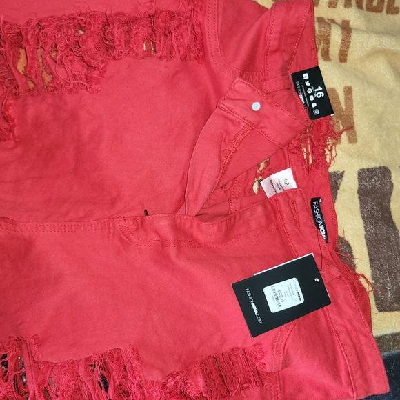 Fashion nova distressed shorts - Picture 3 of 3